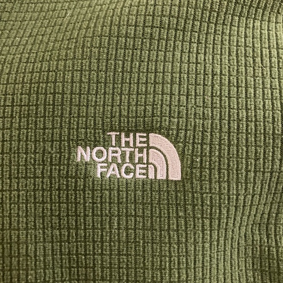 Men’s Northface sweater. - Picture 3 of 4